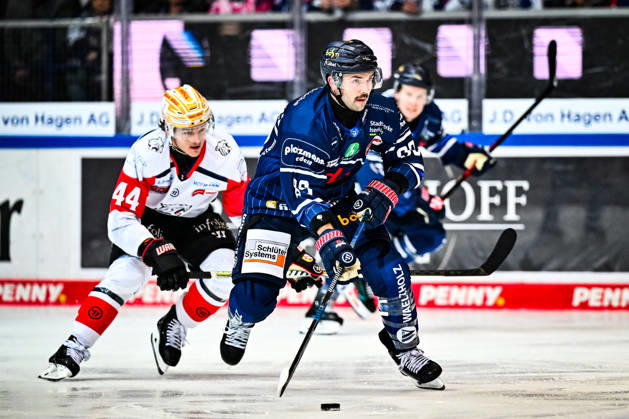 Peter Quennville, Iserlohn Roosters, 89, GER, Iserlohn Roosters vs. Nuremberg Ice Tigers, Ice Hockey, Penny DEL, Matchday 12, 2026–2027 Season, October 25, 2026, GER, Iserlohn Roosters vs. Nuremberg Ice Tigers, Ice Hockey, Penny DEL, Matchday 12, 2026–2027 Season, October 25, 2026, Iserlohn Copyright: xJonasxBrockmann Eibner-Pressefotox EP_JBN