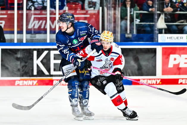 Tyler Boland, Iserlohn Roosters, 10; Evan Barratt, Nuremberg Ice Tigers, 10, GER, Iserlohn Roosters vs. Nuremberg Ice Tigers, Ice Hockey, Penny DEL, Matchday 12, 2026–2027 Season, October 25, 2026, GER, Iserlohn Roosters vs. Nuremberg Ice Tigers, Ice Hockey, Penny DEL, Matchday 12, 2026–2027 Season, October 25, 2026, Iserlohn Copyright: xJonasxBrockmann Eibner-Pressefotox EP_JBN