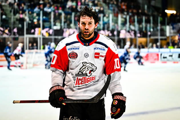 Evan Barratt, Nuremberg Ice Tigers, 10, GER, Iserlohn Roosters vs. Nuremberg Ice Tigers, Ice Hockey, Penny DEL, Matchday 12, 2026–2027 Season, October 25, 2026, GER, Iserlohn Roosters vs. Nuremberg Ice Tigers, Ice Hockey, Penny DEL, Matchday 12, 2026–2027 Season, October 25, 2026, Iserlohn Copyright: xJonasxBrockmann Eibner-Pressefotox EP_JBN