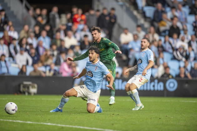R C Celta vs. Real Betis in LA Liga EA Sports,Matchday 10: Yoel Lago of Real Club Celta during Matchday 10 of La Liga EA Sports: R.C. Celta vs. Real Betis on October 25, 2026, at Abanca Balaidos Stadium in Vigo, Pontevedra, Spain Copyright: xLuisxlorenzox