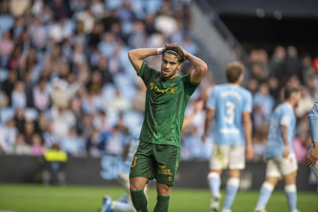 R.C. Celta vs. Real Betis, La Liga EA Sports,Matchday 10: Real Betis Ez Abde laments his performance during Matchday 10 of La Liga EA Sports, R.C. Celta vs. Real Betis on October 25, 2026, at Abanca Balaidos Stadium in Vigo, Pontevedra, Spain Copyright: xLuisxlorenzox