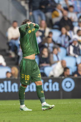 R.C. Celta vs. Real Betis in La Liga EA Sports,Matchday 10: Troy Parrott of Real Betis laments during Matchday 10 of La Liga EA Sports: R.C. Celta vs. Real Betis on October 25, 2026, at Abanca Balaidos Stadium in Vigo, Pontevedra, Spain Copyright: xLuisxlorenzox