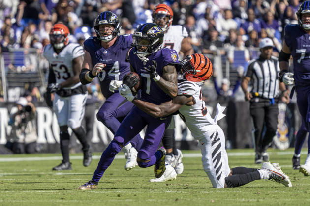 BALTIMORE, MD - OCTOBER 25: Rashod Bateman 7 of the Baltimore Ravens is tackled by Daxton Hill 23 of the Cincinnati Bengals during an NFL, American Football Herren, USA football game between the Baltimore Ravens and the Cincinnati Bengals at M&T Bank Stadium on October 25, 2026 in Baltimore, Maryland. (Photo by Ben Hsu Icon Sportswire) NFL: OCT 25 Bengals at Ravens EDITORIAL USE ONLY Icon224261025028