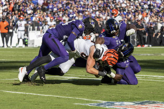 BALTIMORE, MD - OCTOBER 25: Drew Sample 89 of the Cincinnati Bengals is tackled by Malaki Starks 24 of the Baltimore Ravens, Nnamdi Madubuike 92 of the Baltimore Ravens, and Mark Andrews 89 of the Baltimore Ravens during an NFL, American Football Herren, USA football game between the Baltimore Ravens and the Cincinnati Bengals at M&T Bank Stadium on October 25, 2026 in Baltimore, Maryland. (Photo by Ben Hsu Icon Sportswire) NFL: OCT 25 Bengals at Ravens EDITORIAL USE ONLY Icon224261025034