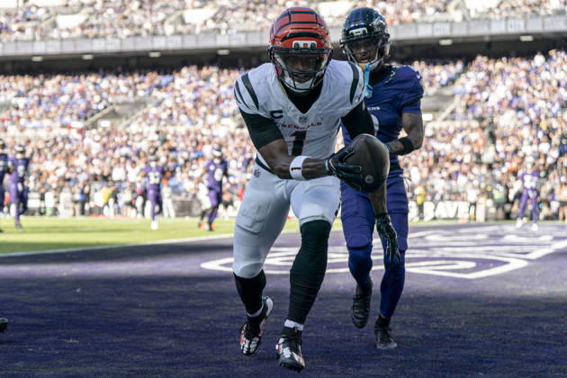 BALTIMORE, MD - OCTOBER 25: Ja™marr Chase 1 of the Cincinnati Bengals Runs into the endzone for a touchdown during an NFL, American Football Herren, USA football game between the Baltimore Ravens and the Cincinnati Bengals at M&T Bank Stadium on October 25, 2026 in Baltimore, Maryland. (Photo by Ben Hsu Icon Sportswire) NFL: OCT 25 Bengals at Ravens EDITORIAL USE ONLY Icon224261025036