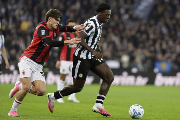 IPA90182518 - Udinese s James Abankwah in action against AC Milan s Davide Bartesaghi during the Serie A Enilive soccer match between Udinese and Milan at the Bluenergy Stadium in northeastern Italy on October 25, 2026.  Copyright: xMattiaxRadoni IPAxSportx xx IPA90182518 IPA90182518