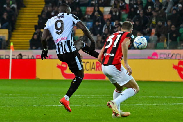 IPA90182914 - Udinese s Keinan Davis and Milan s Strahinja Pavlovic during the Udinese Calcio vs. AC Milan Italian Serie A soccer match in Udine, Italy, on October 25, 2026  Copyright: xAlessioxMarini IPAxSportx xx IPA90182914 IPA90182914
