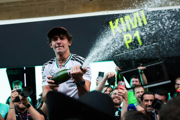 F1 - UNITED STATES GRAND PRIX 2026 KIMI ANTONELLI Andrea (ita), Mercedes AMG F1 Team W17, portrait celebration during the 2026 Formula 1 United States Grand Prix, 18th round of the 2026 Formula One World Championship, WM, Weltmeisterschaft from October 23 to 25, 2026 on the Circuit of the America, in Austin, Texas, United States of America - AustinUnited States  Copyright: xEricxAlonsox