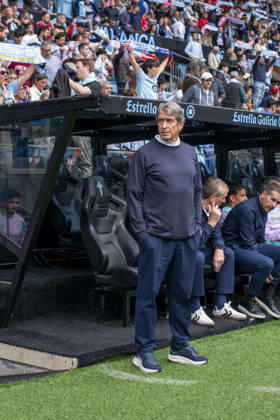 R.C. Celta vs. Real Betis Balompie, La Liga EA Sports,Matchday 10: Manuel Pellegrini of Real Betis during Matchday 10 of La Liga EA Sports: R.C. Celta vs. Real Betis on October 25, 2026, at Abanca Balaidos Stadium in Vigo, Pontevedra, Spain Copyright: xLuisxlorenzox