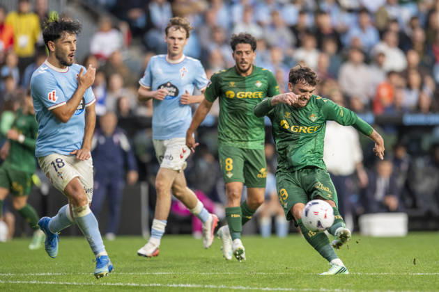 R.C. Celta vs. Real Betis in La Liga EA Sports,Matchday 10: Parrott of Real Betis in action during Matchday 10 of La Liga EA Sports, R.C. Celta vs. Real Betis on October 25, 2026, at Abanca Balaidos Stadium in Vigo, Pontevedra, Spain Copyright: xLuisxlorenzox