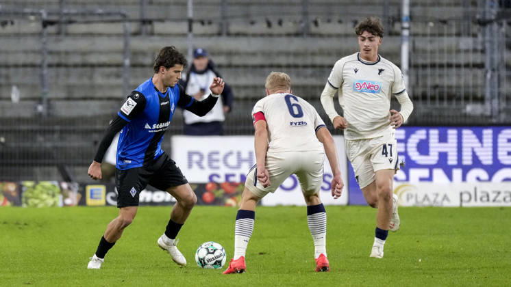 From left: Lovis Bierschenk, SV Waldhof, 7; Valentin Lässig, TSG II, 6, captain; Maximilian Theuer TSG II, 47, tackle, game scene, duel, tackle, tackling, dynamic, action, 10 25 2026, Mannheim, Germany, soccer, 3rd Division, SV Waldhof Mannheim vs. TSG 1899 Hoffenheim II, DFB and DFL regulations prohibit any use of photographs as image sequences and or quasi-video xozx