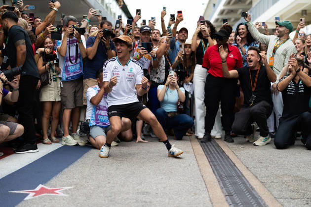 F1 - UNITED STATES GRAND PRIX 2026 KIMI ANTONELLI Andrea (ita), Mercedes AMG F1 Team W16, portrait, team celebration during the 2026 Formula 1 United States Grand Prix, 18th round of the 2026 Formula One World Championship, WM, Weltmeisterschaft from October 23 to 25, 2026 on the Circuit of the America, in Austin, Texas, United States of America - AustinUnited States  Copyright: xAndrÃ xFerreirax