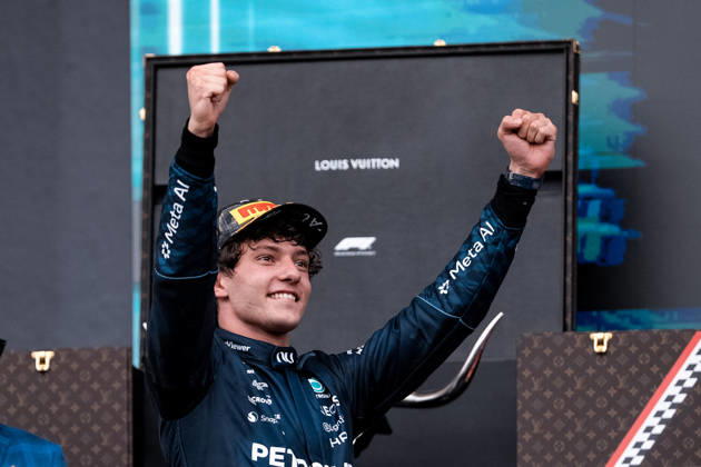AUSTIN, UNITED STATES, OCT 25: Race winner Andrea Kimi Antonelli of Italy and Mercedes AMG Petronas F1 Team arrives on the podium during the F1 Grand Prix of United States at Circuit of The Americas on October 25, 2026 in Austin, Texas (photo by Richard Callis SPP) Copyright: xRichardxCallis SportsxPressxPhotox Sportspressphoto_SPR268439