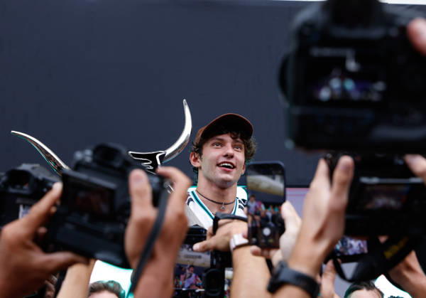 Formula One Grand Prix USA - Race Kimi Antonelli and the Mercedes-AMG Petronas team celebrate in the paddock after winning first place in the Formula 1 MSC Cruises United States Grand Prix at Circuit of the Americas in Austin, Texas, United States, on October 25, 2026. Austin Texas United States  Copyright: xStephaniexTacyx originalFilename:tacy-notitle261025_np5lv.jpg