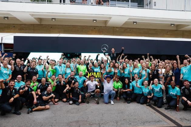 Formula One Grand Prix USA - Race Kimi Antonelli and the Mercedes-AMG Petronas team celebrate in the paddock after winning first place in the Formula 1 MSC Cruises United States Grand Prix at Circuit of the Americas in Austin, Texas, United States, on October 25, 2026. Austin Texas United States  Copyright: xStephaniexTacyx originalFilename:tacy-notitle261025_npYzY.jpg