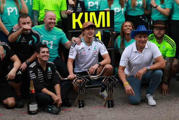 F1 Grand Prix Of USA - Race Kimi Antonelli celebrates with his team after placing first in the Formula 1 MSC Cruises United States Grand Prix at Circuit of the Americas in Austin, Texas, United States, on October 25, 2026. Austin, Texas United States  Copyright: xReginaldxMathalonex originalFilename:mathalone-notitle261025_npDHz.jpg