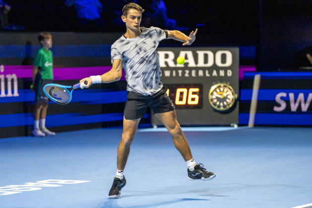 BASEL, SWITZERLAND, OCTOBER 26 — Mariano Navone of Argentina hits a forehand against Valentin Vacherot of Monaco during Day 3 of the Swiss Indoors Basel at St. Jakobshalle on October 26, 2026, in Basel, Switzerland Copyright: xJustPictures.ch PascalxvonxBürenx jp-en-EuSpIm-Pavo_Fotografie-08425