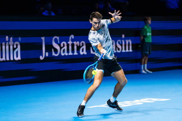 BASEL, SWITZERLAND, OCTOBER 26 — Mariano Navone of Argentina hits a forehand against Valentin Vacherot of Monaco during Day 3 of the Swiss Indoors Basel at St. Jakobshalle on October 26, 2026, in Basel, Switzerland Copyright: xJustPictures.ch PascalxvonxBürenx jp-en-EuSpIm-Pavo_Fotografie-08455