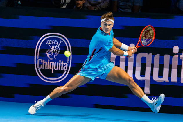 BASEL, SWITZERLAND, OCTOBER 26: Holger Rune of Denmark hits a backhand against Quentin Halys of France during Day 3 of the Swiss Indoors Basel at St. Jakobshalle on October 26, 2026, in Basel, Switzerland Copyright: xJustPictures.ch PascalxvonxBürenx jp-en-EuSpIm-Pavo_Fotografie-00069