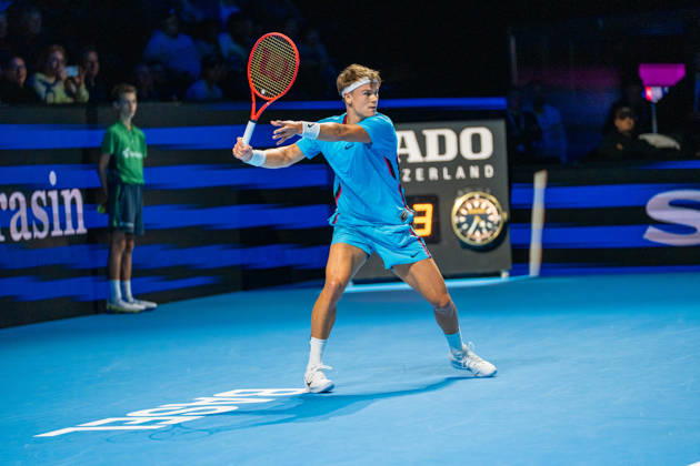 BASEL, SWITZERLAND, OCTOBER 26: Holger Rune of Denmark hits a forehand against Quentin Halys of France during Day 3 of the Swiss Indoors Basel at St. Jakobshalle on October 26, 2026, in Basel, Switzerland Copyright: xJustPictures.ch PascalxvonxBürenx jp-en-EuSpIm-Pavo_Fotografie-00388