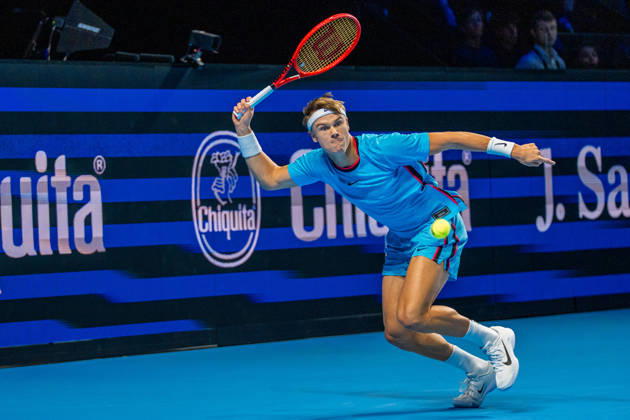 BASEL, SWITZERLAND, OCTOBER 26: Holger Rune of Denmark stretches to hit a forehand against Quentin Halys of France during Day 3 of the Swiss Indoors Basel at St. Jakobshalle on October 26, 2026, in Basel, Switzerland Copyright: xJustPictures.ch PascalxvonxBürenx jp-en-EuSpIm-Pavo_Fotografie-09781