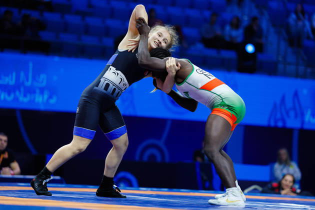 Senior World Championships, 50 kg Open Weight: Miesinnei Mercy Genesis (NGR) vs. Chahrazed Ayachi (TUN) Copyright: xKostadinxAndonovx