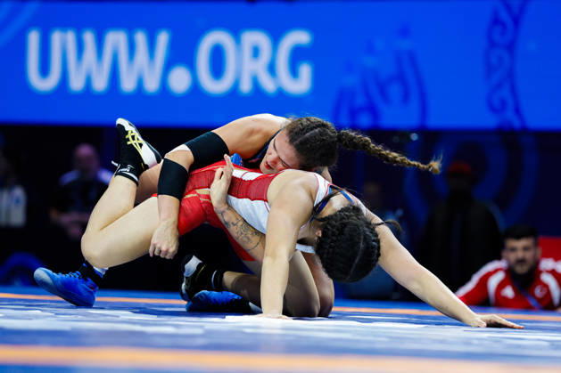 Senior World Championships, 50 kg Open Weight: Zeinep Bayanova (KAZ) vs. Aktenge Keunimjaeva (UZB) Copyright: xKostadinxAndonovx