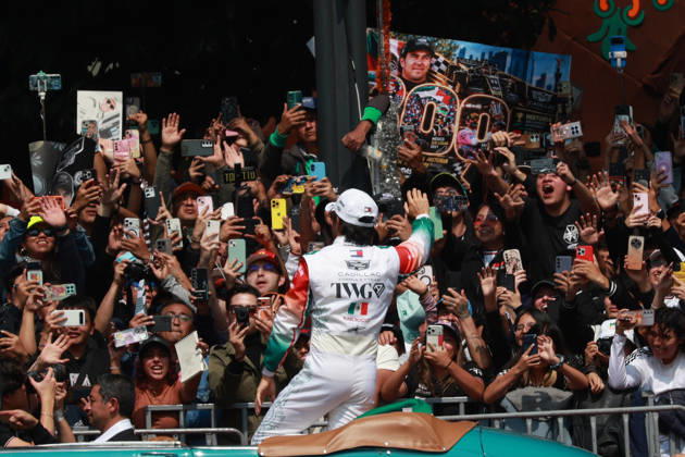 Mexico City Hosts Cadillac F1 Showrun with Driver Sergio Perez MEXICO CITY, MEXICO - OCTOBER 28: Formula 1 driver Sergio Perez of Mexico greets fans during a showrun on Paseo de la Reforma Avenue, in Mexico City, Mexico on October 28, 2026. The exhibition took place ahead of the Mexico City Grand Prix, where Perez will mark his 300th career Formula 1 race start. Daniel Cardenas Anadolu Mexico City Mexico. Editorial use only. Please get in touch for any other usage.  Copyright: x2026xAnadoluxDanielxCardenasx
