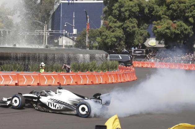 Sergio Perez Cadillac F1 Showrun - Mexico City Grand Prix Driver Sergio Checo Perez of Mexico drives during the Cadillac F1 Show Run on the temporary street circuit of Paseo de la Reforma ahead of the Mexico City Grand Prix on October 28, 2026 in Mexico City, Mexico. (Photo by Ismael Rosas Eyepix Group) Copyright: xIsmaelxRosas xEyepixxGroupx IR_28102026_199463
