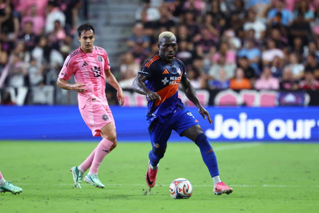MIAMI, FL - OCTOBER 28: FC Cincinnati forward KÃ vin Denkey (9) controls the ball in the first half during the MLS, Fussball Herren, USA match between FC Cincinnati and Inter Miami CF on Wednesday, October 28, 2026 at Nu Stadium in Miami, FL (Photo by Peter Joneleit Icon Sportswire) SOCCER: OCT 28 MLS Inter Miami CF vs FC Cincinnati EDITORIAL USE ONLY Icon2601028007