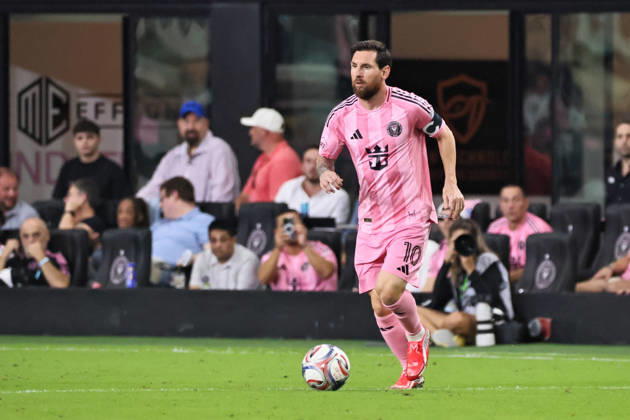 October 28, 2026, Miami, Florida, USA: LIONEL MESSI (10) of Inter Miami CF controls a ball during a 2026 MLS, Fussball Herren, USA soccer match between Inter Miami CF and FC Cincinnati. Miami USA - ZUMAa257 20261028_zsp_a257_001 Copyright: xChrisxArjoonx