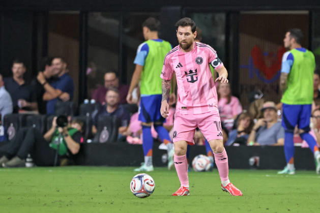 October 28, 2026, Miami, Florida, USA: Inter Miami CF forward Lionel Messi (10) controls a ball during a 2026 MLS, Fussball Herren, USA soccer match between Inter Miami CF and FC Cincinnati. Miami USA - ZUMAa257 20261028_zsp_a257_002 Copyright: xChrisxArjoonx