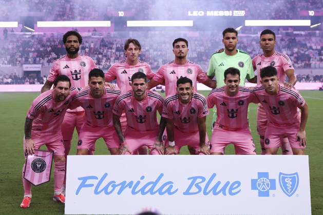 MIAMI, FL - OCTOBER 28: Inter Miami CF starters pose for a pregame photo before the MLS, Fussball Herren, USA match between FC Cincinnati and Inter Miami CF on Wednesday, October 28, 2026 at Nu Stadium in Miami, FL (Photo by Peter Joneleit Icon Sportswire) SOCCER: OCT 28 MLS Inter Miami CF vs FC Cincinnati EDITORIAL USE ONLY Icon2601028012