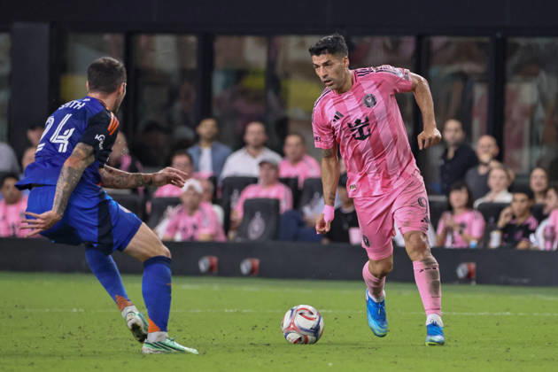 October 28, 2026, Miami, Florida, USA: Inter Miami CF forward Luis SuoÂ¡rez (9) controls a ball during a 2026 MLS, Fussball Herren, USA soccer match between Inter Miami CF and FC Cincinnati. Miami USA - ZUMAa257 20261028_zsp_a257_011 Copyright: xChrisxArjoonx