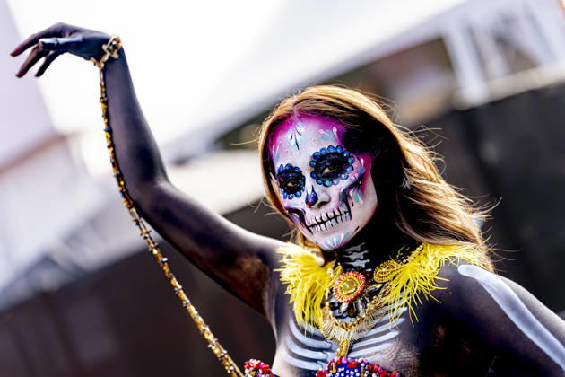 MEXICO CITY: Typical Mexican women celebrating the Day of the Dead during the Formula 1 race in Mexico at the Autódromo Hermanos Rodríguez on October 29, 2026, in Mexico City, Mexico. Photo by DeFodi Images