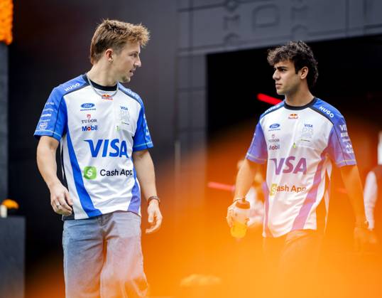 MEXICO - Liam Lawson (Racing Bulls) and Isack Hadjar (Red Bull Racing) arrive ahead of the first free practice session at the Autodromo Hermanos Rodriguez ahead of the Mexican Grand Prix. SEM VAN DER WAL ANP xVIxANPxSportx xxANPxIVx 574116280 originalFilename: 574116280.jpg