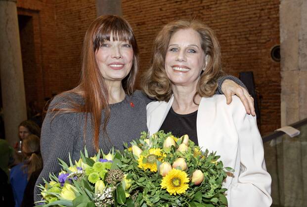 Sängerin Katja Ebstein (li., GER) und Sängerin Penny McLean (AUT) anlässlich des - Prix Courage - Frau des Jahres 2005 - in München