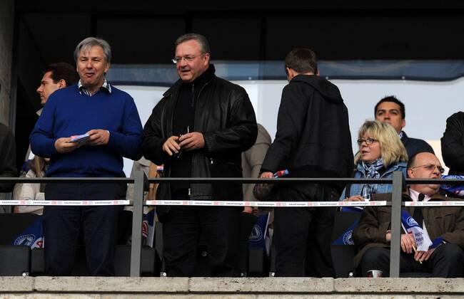 Fussball, Herren, Saison 2011 2012, 1. Bundesliga (34. Spieltag), Hertha BSC Berlin - TSG 1899 Hoffenheim, im Bild: v. l. Berlins Regierender Bürgermeister Klaus Wowereit (SPD) und Innensenator Frank Henkel (CDU) auf der Tribüne, 05.05. 2012,