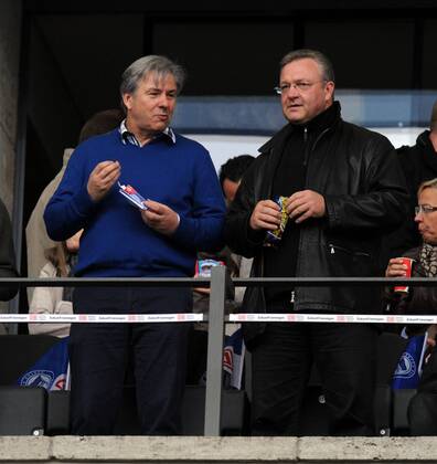 Fussball, Herren, Saison 2011 2012, 1. Bundesliga (34. Spieltag), Hertha BSC Berlin - TSG 1899 Hoffenheim, im Bild: v. l. Berlins Regierender Bürgermeister Klaus Wowereit (SPD) und Innensenator Frank Henkel (CDU) auf der Tribüne, 05.05. 2012,