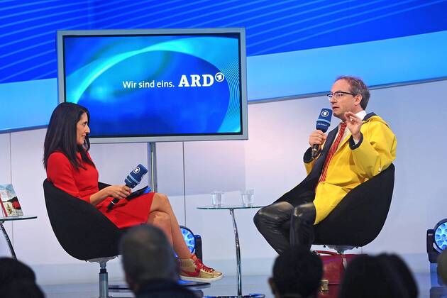 Frankfurter Buchmesse 2016. Moderatorin Selma Üsük und Autor Wigald Boning am 21.10.2016 auf der Frankfurter Buchmesse.