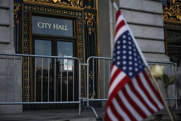 January 20, 2017 - San Francisco, California, U.S - A San Francisco Deputy s Sheriff looks outside City Hall as a crowd gathers during a protest against United States President Donald Trump in San Francisco, California. San Francisco U.S. - ZUMAj106 20170120_zap_j106_005