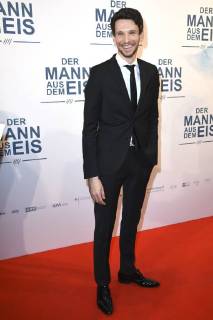 Sabin Tambrea at the Premiere the Movie the Man out the Ice in Cinemaxx Munich 20 11 2017 Foto:xP.xSchönbergerx xFuturexImage