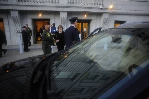 December 17, 2017 - San Francisco, California, USA - Senator Dianne Feinstein leave the San Francisco City Hall. San Francisco USA - ZUMAw332 20171217_zap_w332_032 Copyright: xNealxWatersx