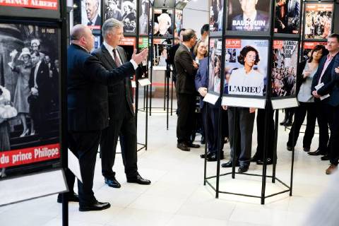 King Philippe - Filip of Belgium pictured during a royal visit to the La Famille royale fait la Une exposition organized by the Soirmag magazine, Wednesday 07 March 2018 in Brussels. The weekly publication is celebrating their 90th anniversary with an exhibition of 300 magazine covers featuring the Royal Family F. Andrieu Agencepeps Reporters Roi Philippe durand la visite de l exposition La Famille royale fait la Une organisÃ  F.ANDRIEU