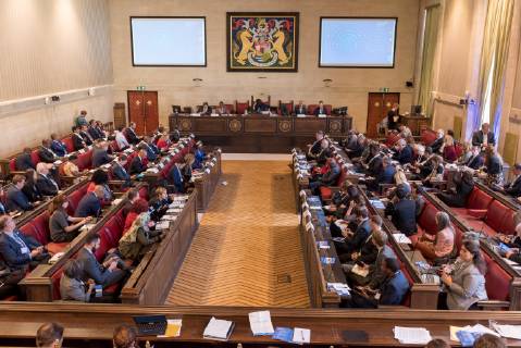 News Bilder des Tages October 22, 2018 - Bristol, Bristol, UK - Bristol, UK. Global Parliament of Mayors Annual Summit, 21-23 October 2018, at Bristol City Hall. Picture of the plenary session on harnessing the power of migration. The Global Parliament of Mayors 2018 is the biggest and most ambitious Annual Summit to date. GPM Bristol 2018 will host up to 100 global mayors for an action-focused summit that addresses some of the biggest challenges facing today™s world cities. GPM Bristol 2018™s theme, Empowering Cities as Drivers of Change, will focus minds on global governance and the urgent need for the influence, expertise and leadership of cities to be felt as international policy is shaped. GPM Bristol 2018 will provide mayoral delegates with a global network of connections and a space to develop the collective city voice necessary to drive positive ch - ZUMAl94_ 20181022_zaf_l94_072 Copyright: xSimonxChapmanx