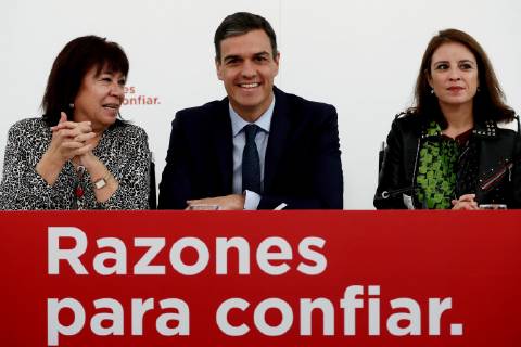 Spanish Prime Minister, Pedro Sanchez, next to Spanish Socialist party Spokesperson at the Lower House of the Spanish Parliament, Adriana Lastra (R), and the party s President, Cristina Narbona (L), during PSOE executive committee meeting in Madrid, Spain, 05 November 2018. PSOE executive committee meeting !ACHTUNG: NUR REDAKTIONELLE NUTZUNG!  Copyright: xMariscalx GRAF1622 20181105-636770192004333132