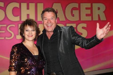 Duet singer Nicki buergerl Doris Andrea Hrda GER and singer Patrick Lindner GER Live MDR Show The hits of the year 2018 from the Congress Centrum in Suhl Photographed on 23 11 2018