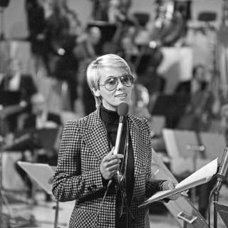 Musik für Millionen Musik für Millionen, Musikshow, Deutschland 1975, Moderatorin: Hanni Vanhaiden Copyright: Roba MaxxSchweigmann UnitedArchives27338