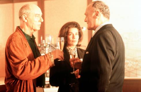 Martin Benrath (Selb) Hannelore Elsner (Judith) Werner kreindl (Korten) Überschrift: DER TOD KAM ALS FREUND Copyright: KPA !AUFNAHMEDATUM GESCHÄTZT! UnitedArchives00880538