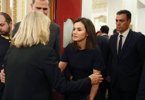 Spain s King Felipe VI (L) and Queen Letizia (C) greets Pilar Goya (L-back), widow of former vicepresident of PSOE S party, Alfredo Perez Rubalcaba, upon arrival at funeral chapel of former PSOE s party leader Alfredo Perez Rubalcaba, set up at the Lower House in Madrid, Spain, 10 May 2019. Alfredo Perez Rubalcaba, former vicepresident of the Spanish socialist party, has passed away on 10 May in Madrid after suffering a stroke two days earlier. PSOE s party leader Alfredo Perez Rubalcaba s funeral chapel in Madrid !ACHTUNG: NUR REDAKTIONELLE NUTZUNG!  Copyright: xJ.P.xGandulxPoolx GRAF8201 20190510-636931212589047540
